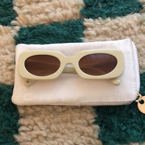 apercu Accessories - Aperçu x Alyssainthecity sunglasses in Bone